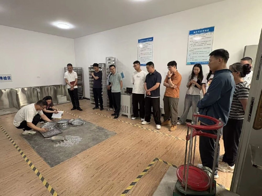 匠心传帮带 赋能筑路魂——潜江农发检测公司助力市交通运输局举办公路工程试验检测管理专题学习活动